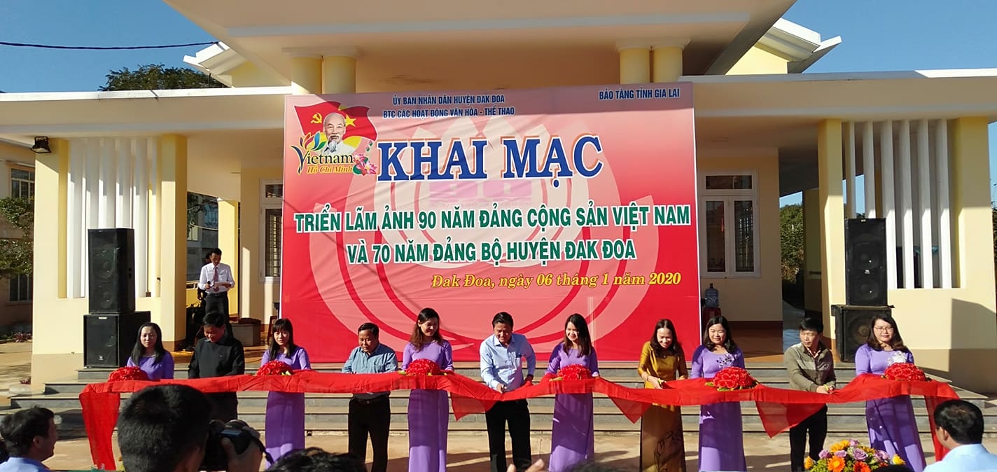 Tuần lễ trưng bày triển lãm chuyên đề  “90 năm Đảng Cộng sản Việt Nam, 70 năm Đảng bộ huyện Đak Đoa”